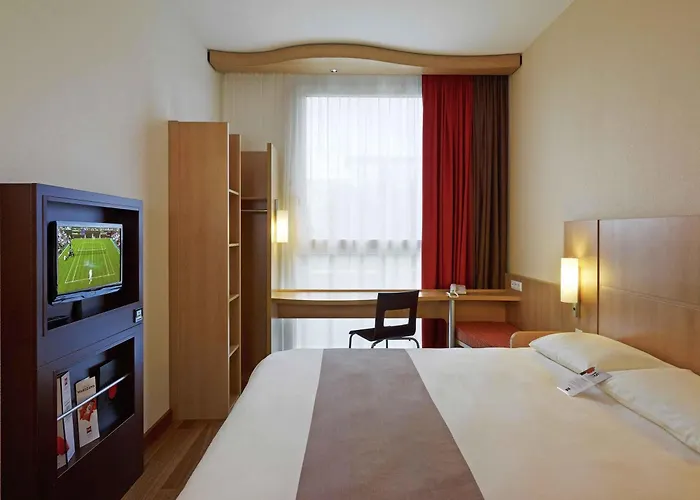 Hotel Ibis Warszawa West Station